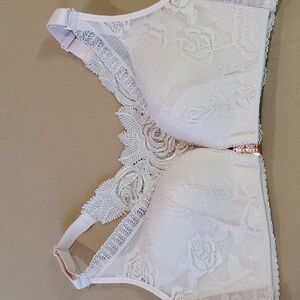 Floral Lace bra adjustable straps jewel closure 42